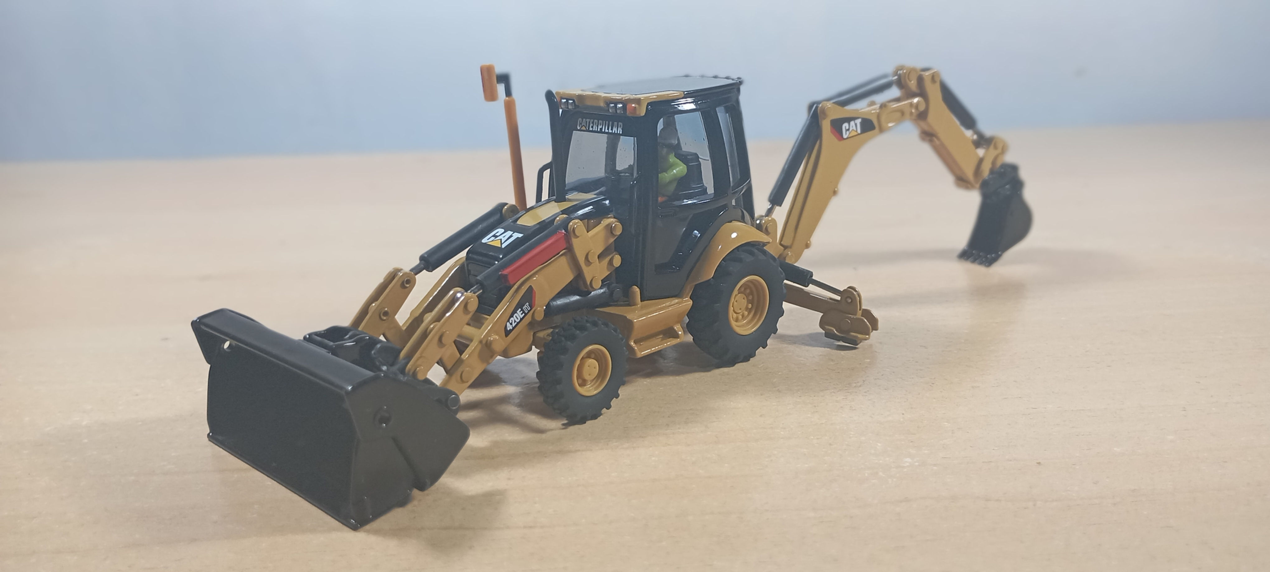 RETROEXCAVADORA CAT 420E IT