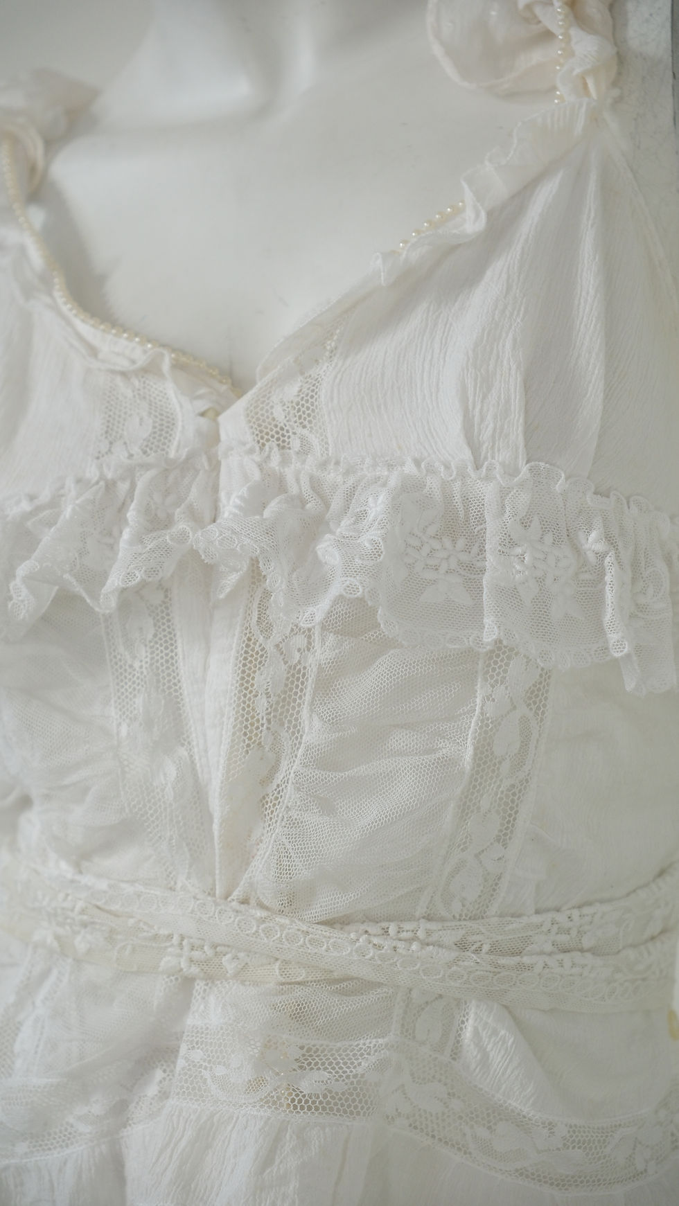 Thumbnail: Dolce & Gabbana Dentelle & Pearls White Top