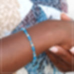Bracelet artisanal en Apatite et Argent 925, porté par un modèle