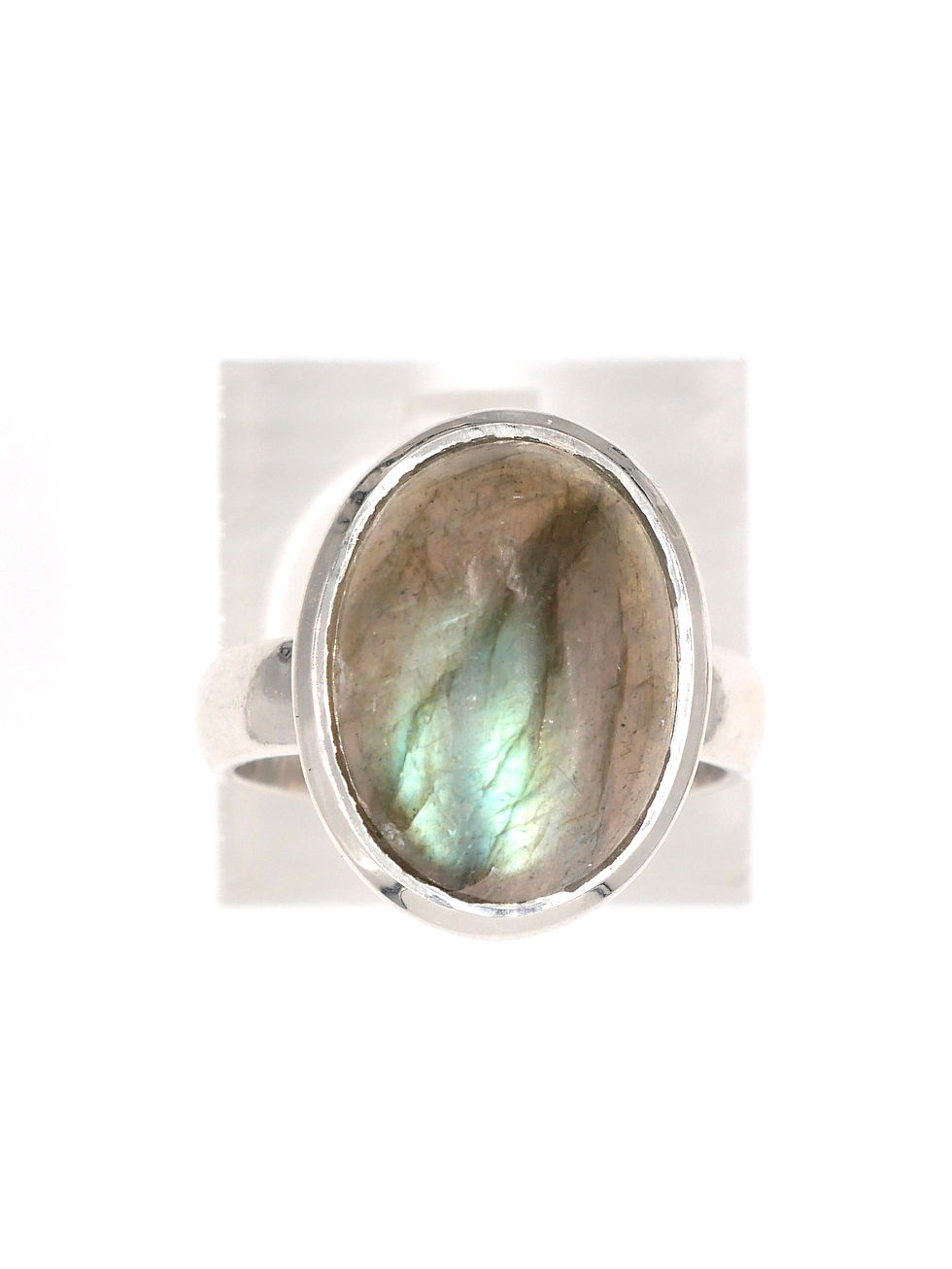 Magnifiques reflets sur cette bague en Labradorite