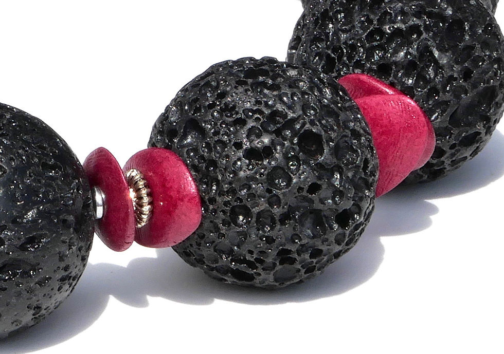 Miniature : Détail collier noir et rouge