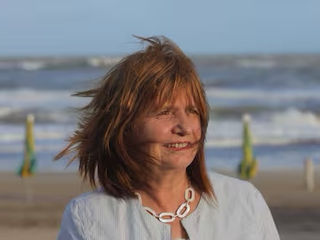 Karina Milei "manda": Bullrich reconoció que habló con ella para vacacionar en Miami, mientras los jubilados cobran miseria y “su Policía Federal” sigue sin obra social pero sufren onerosos descuentos