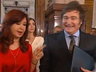 El proyecto de ley de "Ficha Limpia" se convirtió en "Ficha Sucia", cuando el kirchnerismo pactó con la LLA y 8 diputados de Milei no dieron quorum. Bullrich levantó a 2 del PRO y rompieron el acuerdo