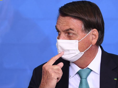 Una periodista “progre” acosó tanto a Jair Bolsonaro que logró que le dijera ¡“prensa de mierda”!