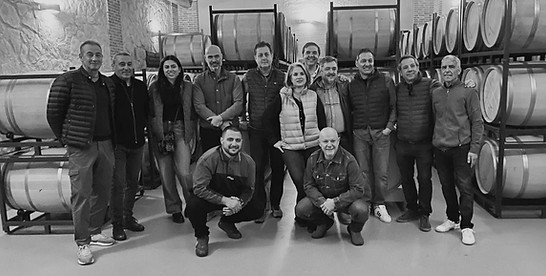 Equipo de 2026 de Pifema Wines, en una visita de bodega