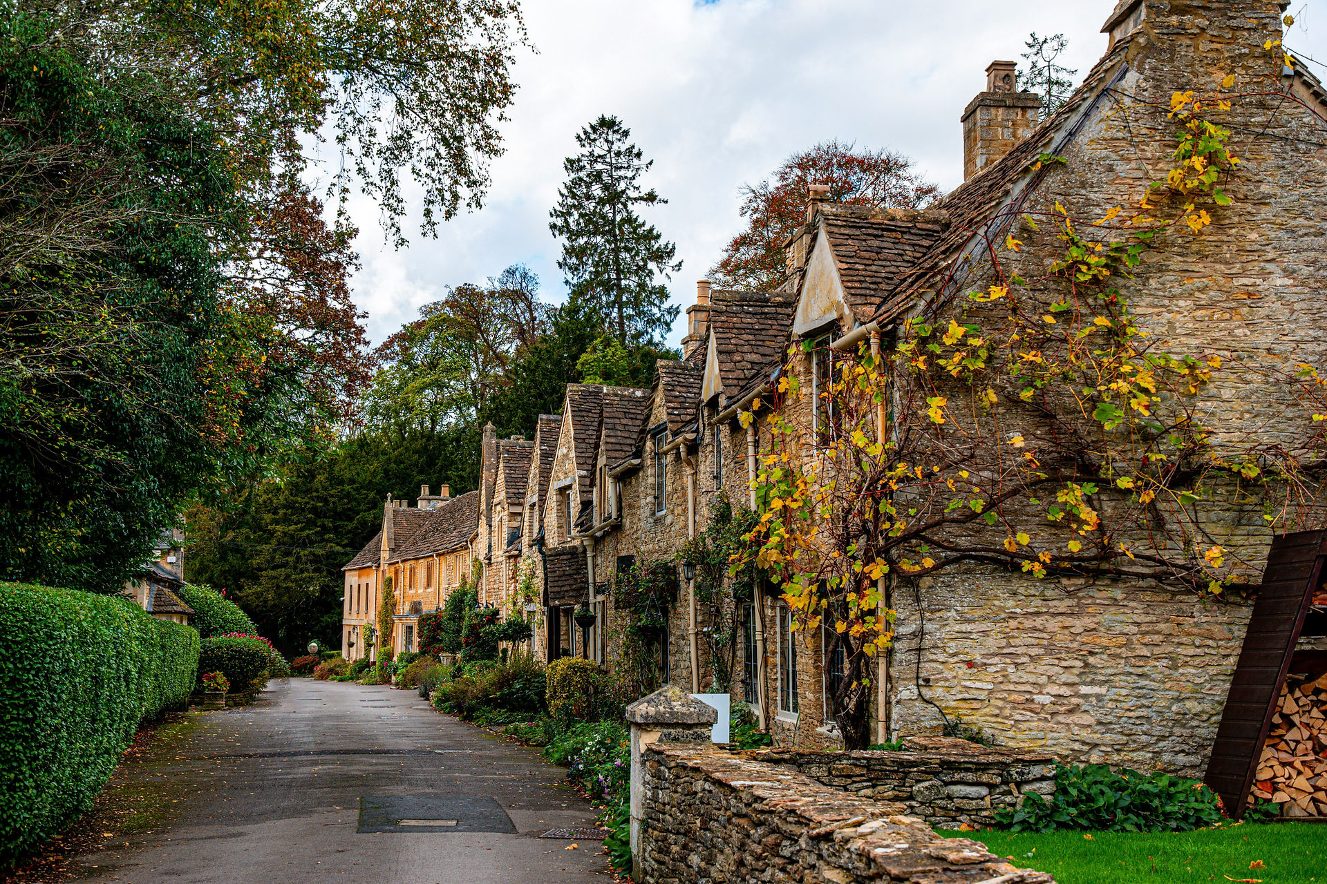 Best time to visit the Cotswolds, autumn Cotswold cottages