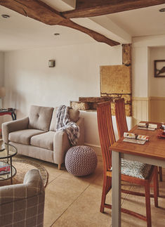 Squirrel Cottage - Self-Catering Cotswold Holiday Cottage Dining Room