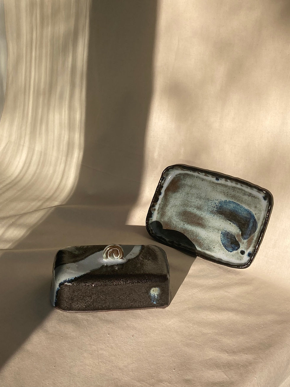 Thumbnail: Black and blue butterdish