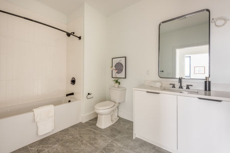 535 2nd St-Bathroom