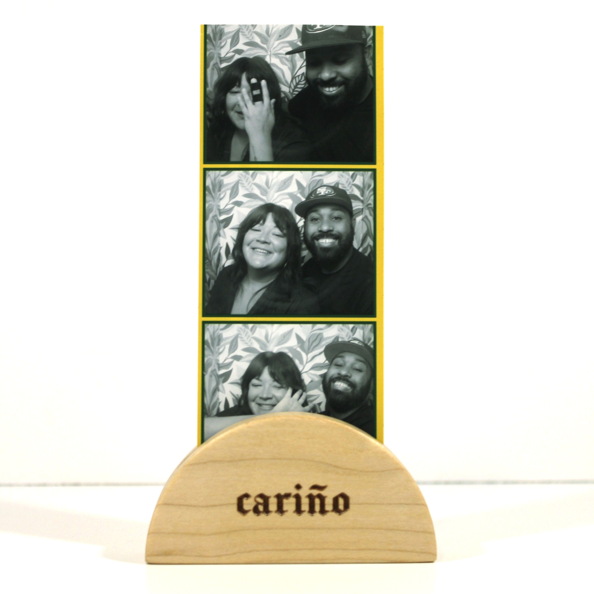 Cariño Arched Photo Stand