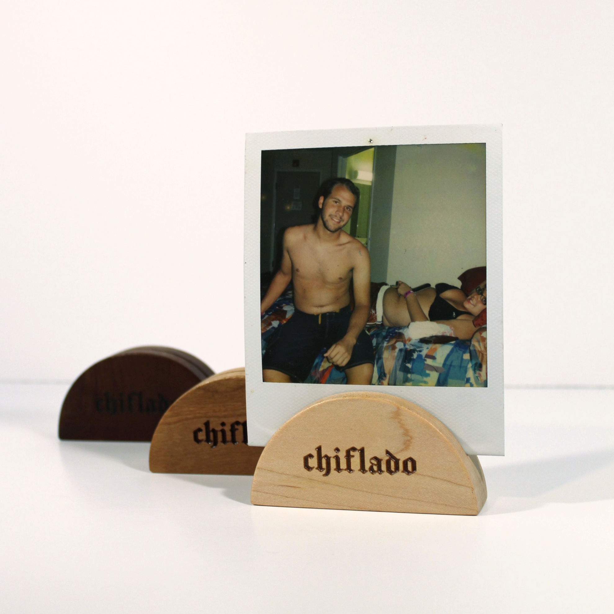 Chiflado Arched Photo Stand