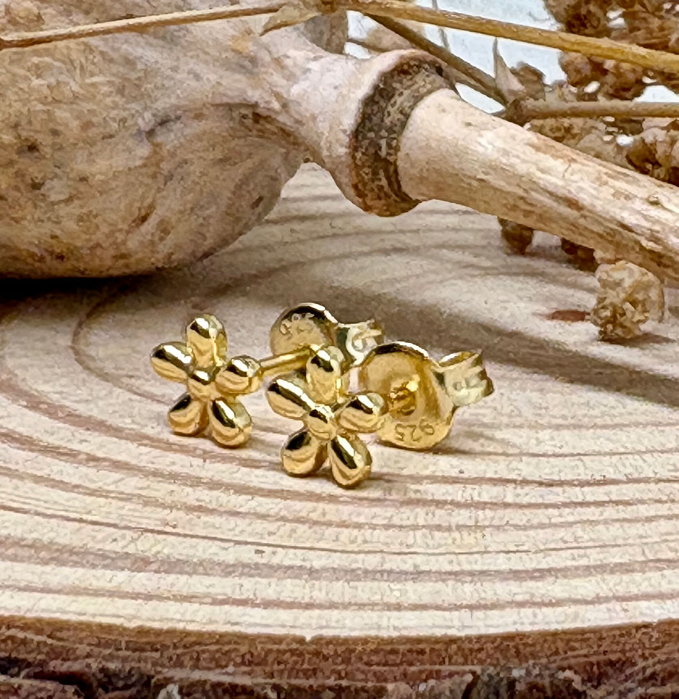 Thumbnail: 5 Petal Daisy Stud Earrings - 14k Gold Vermeil