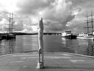 Woman-Freedom - sculpture by Mariusz Otta