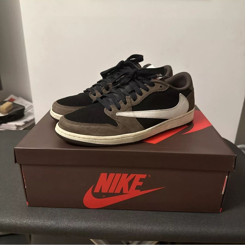 Travis Scott 'Grey Black'