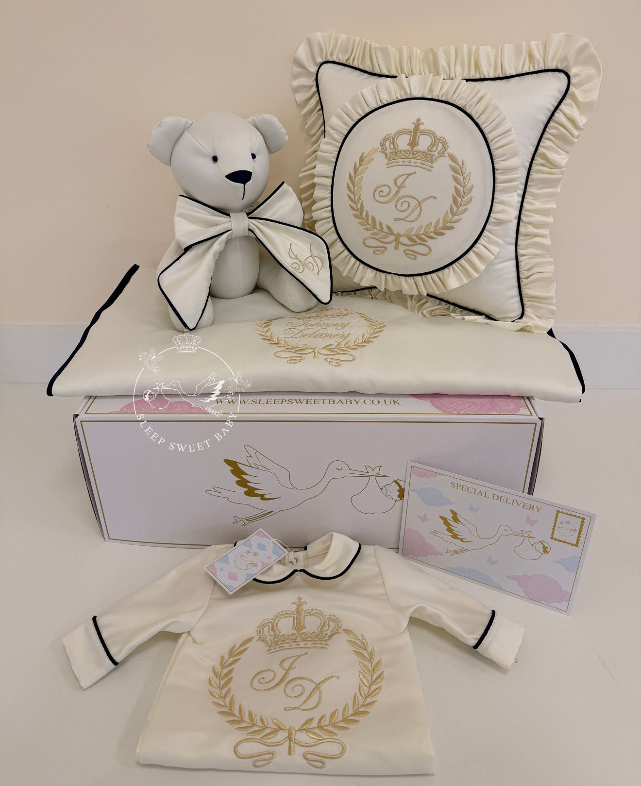 Crown Crest 4-piece Set