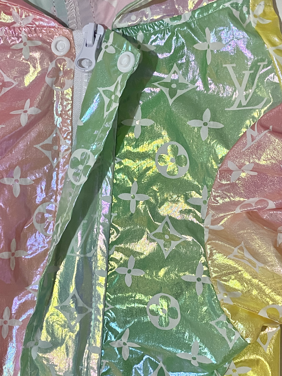 Miniatura: Gabardina Lengüita Vuitona