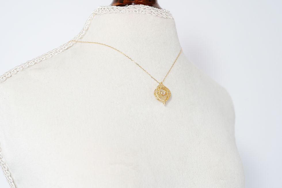 Thumbnail: K18YG Natural Color Rose Cut Diamond Pendant (Dancing Stone)