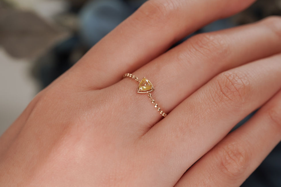 Thumbnail: K18YG Trillion Rose Cut Natural Diamond Chain Ring