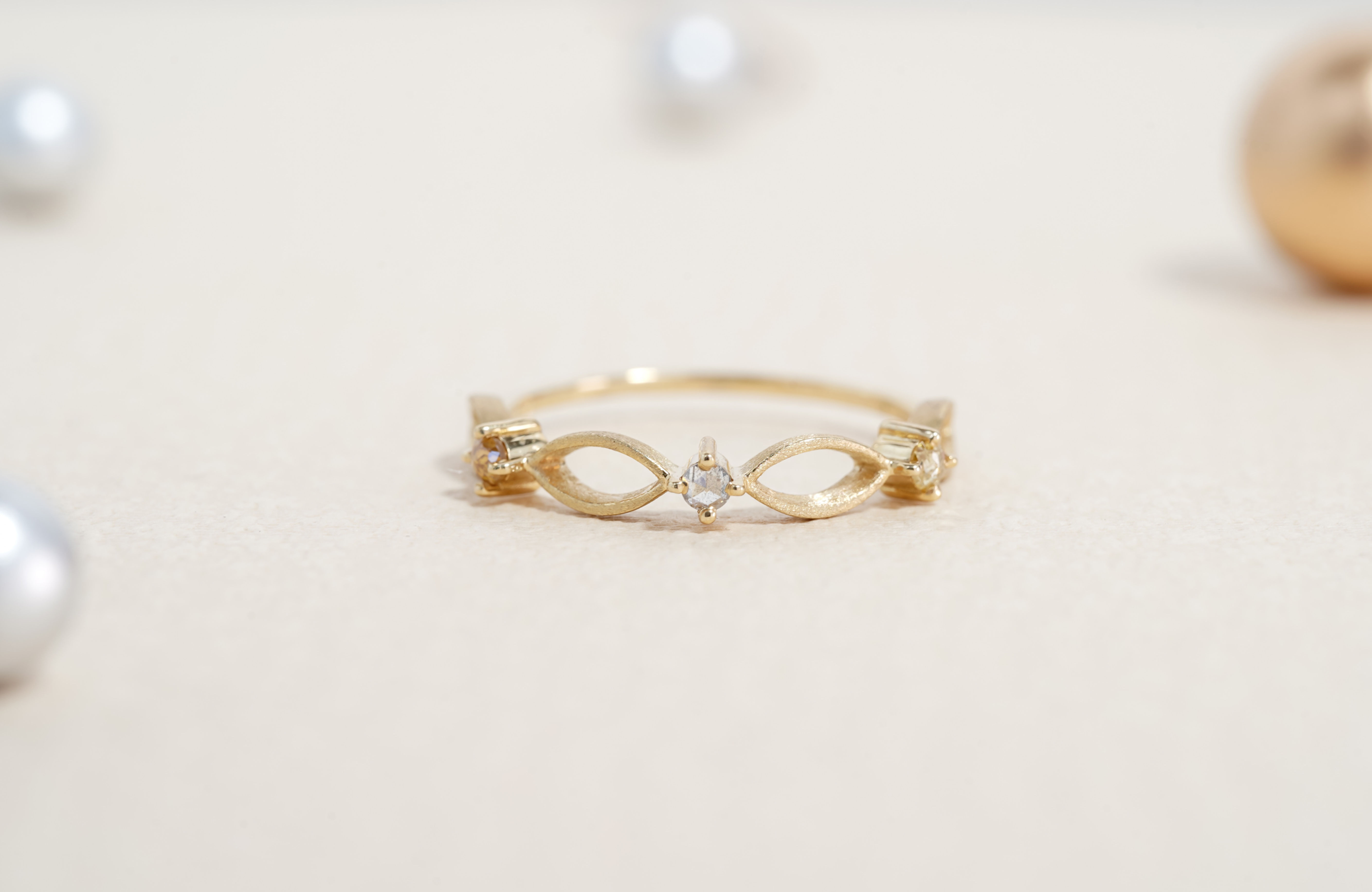 K10YG 『マットなきらめき』マルチカラー ローズカット 天然ダイヤモンド リング