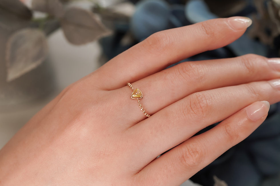 Thumbnail: K18YG Trillion Rose Cut Natural Diamond Chain Ring