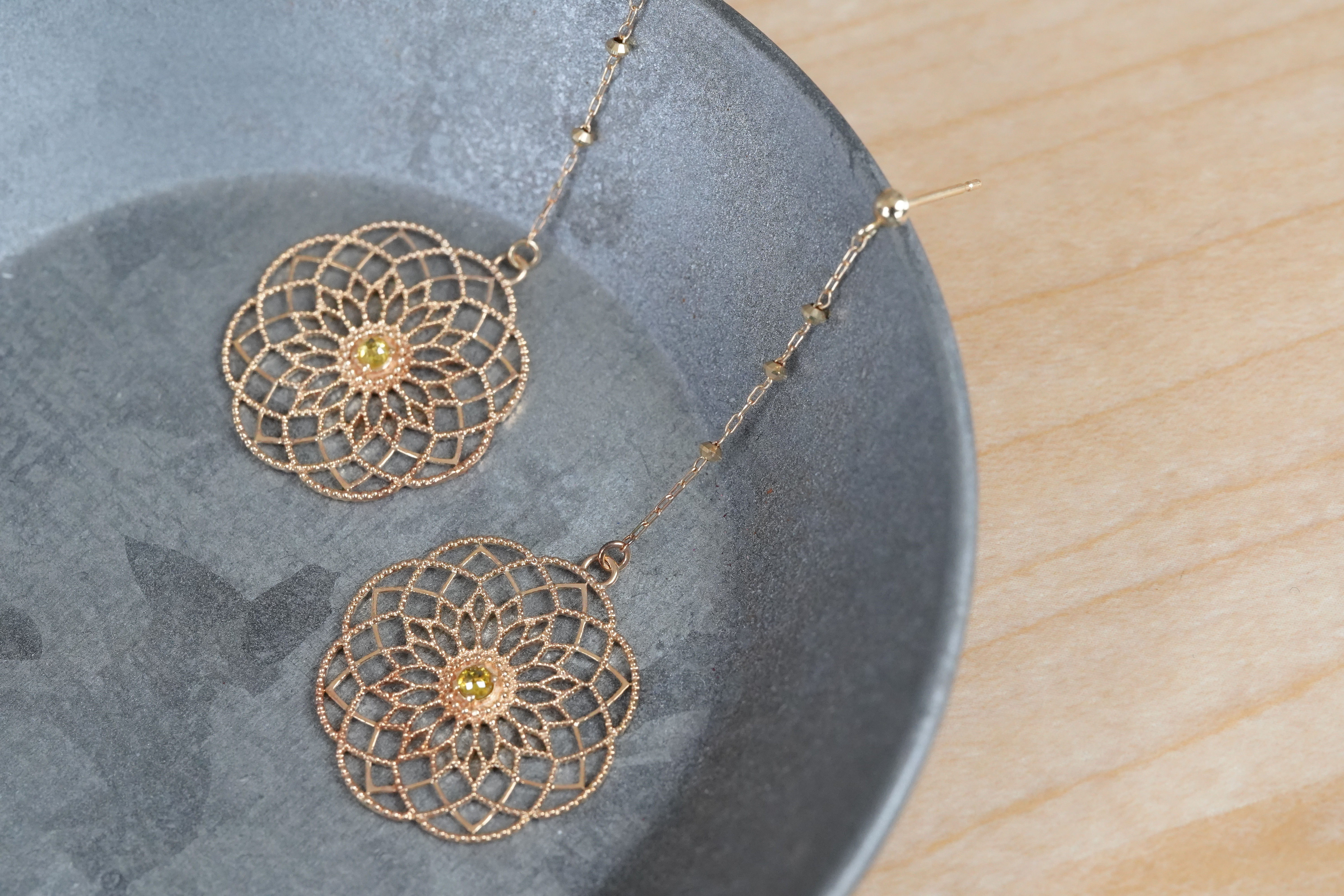 K10YG 『光のレース細工』ローズカット 天然ダイヤモンド ピアス