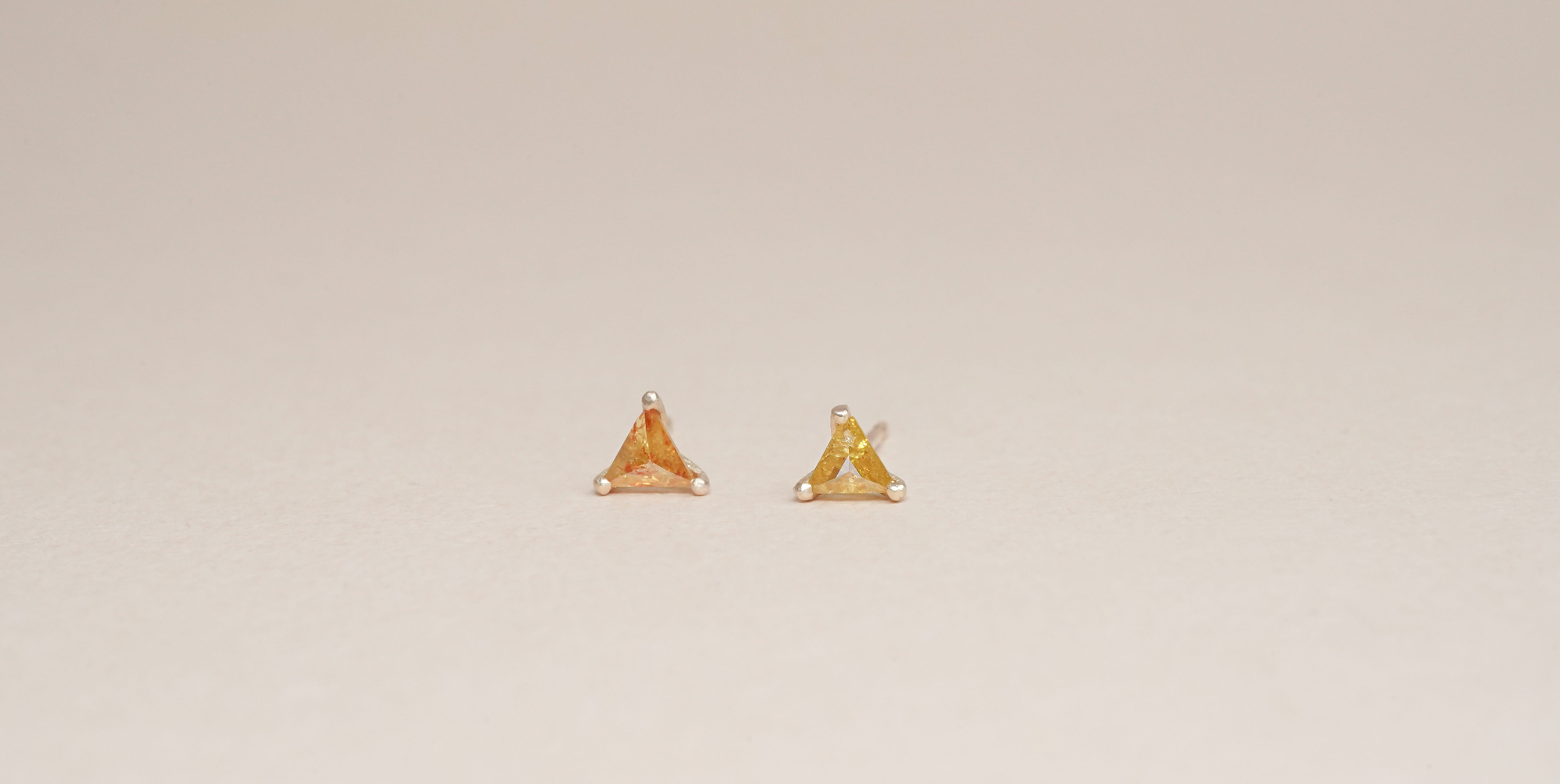 K18YG トライアングル ダイヤモンド ピアス