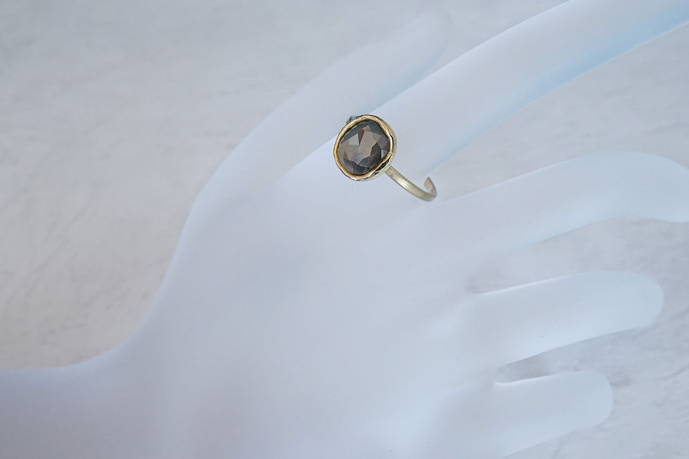 Thumbnail: K18YG Oval natural diamond ring