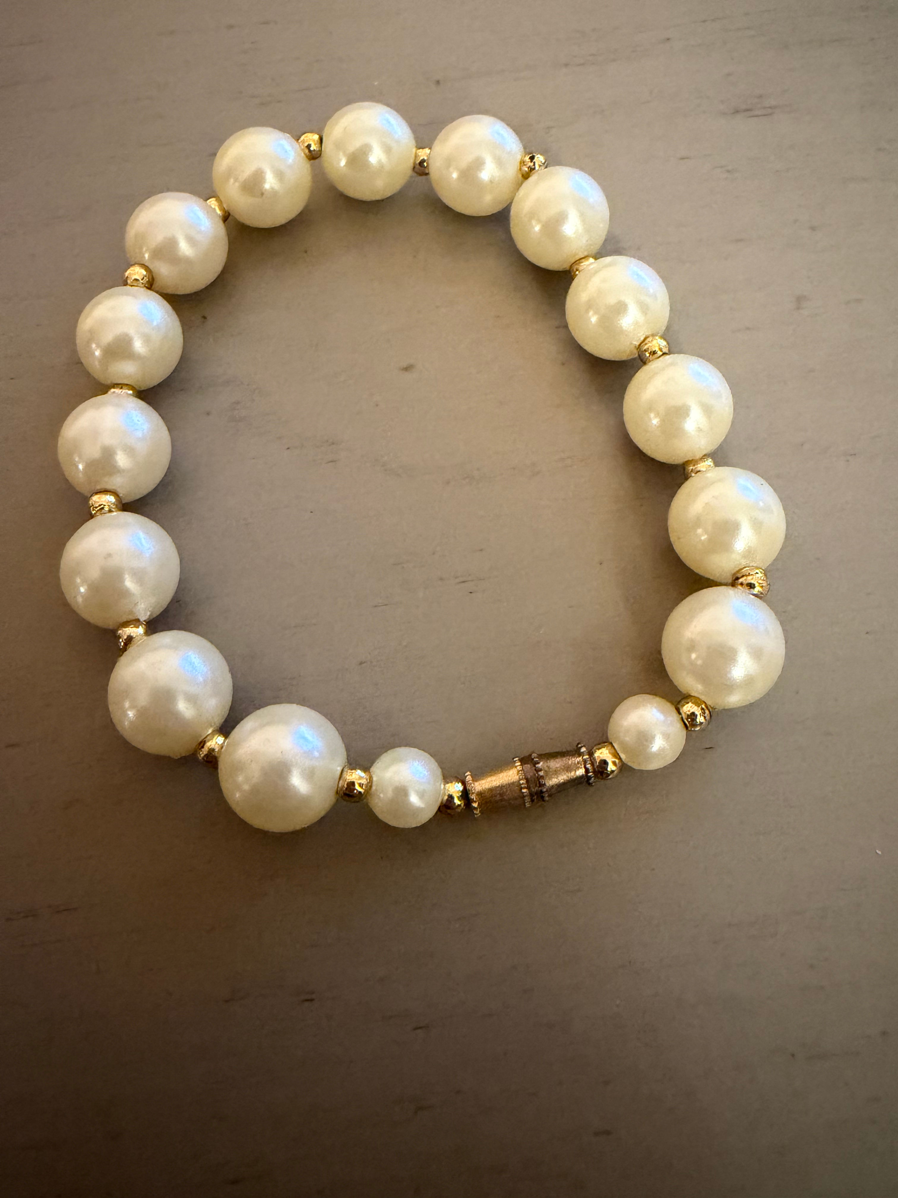 Vintage faux-pearl necklace and matching bracelet