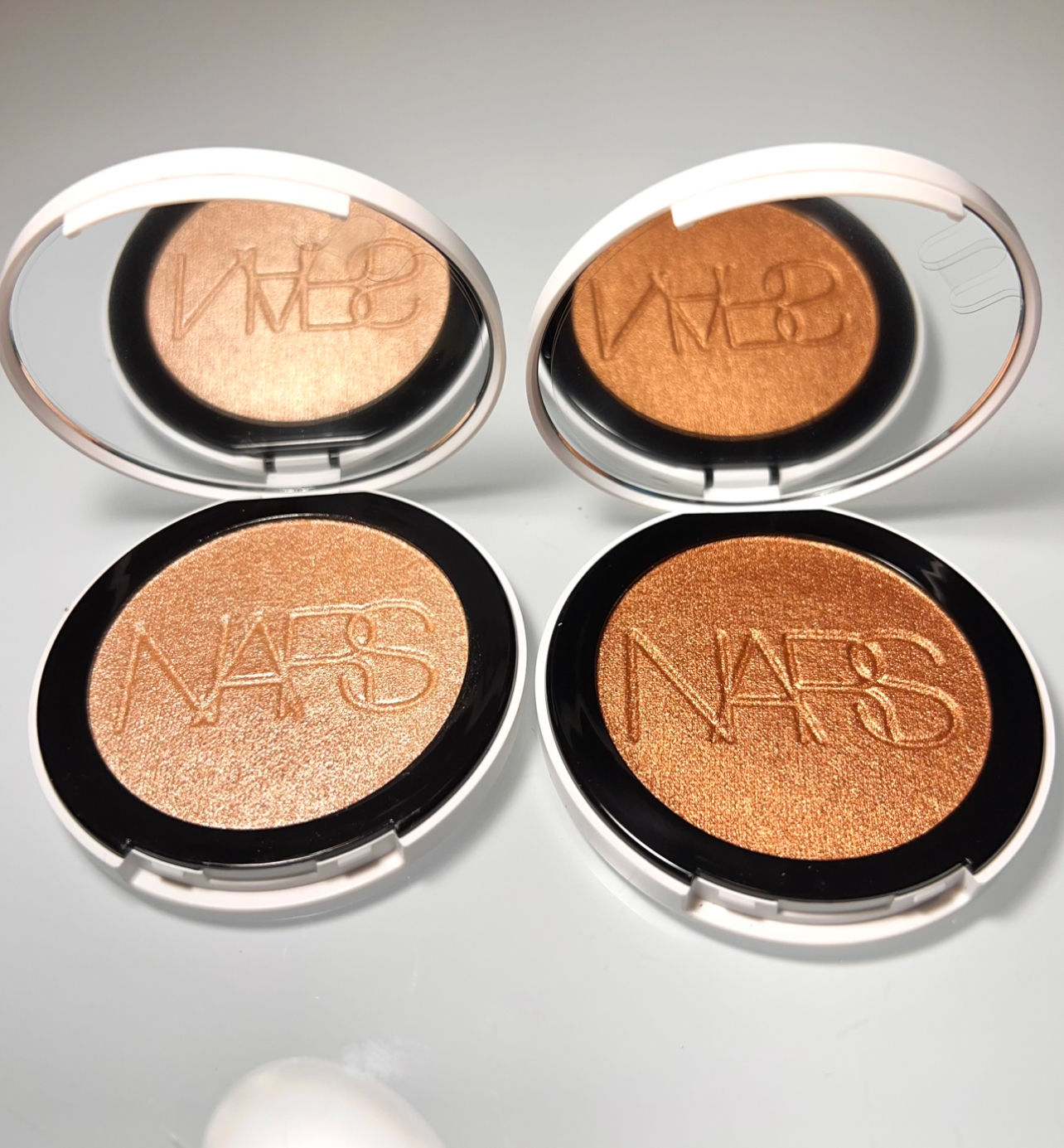 LIGTH REFLECTING LUMINIZING POWDER