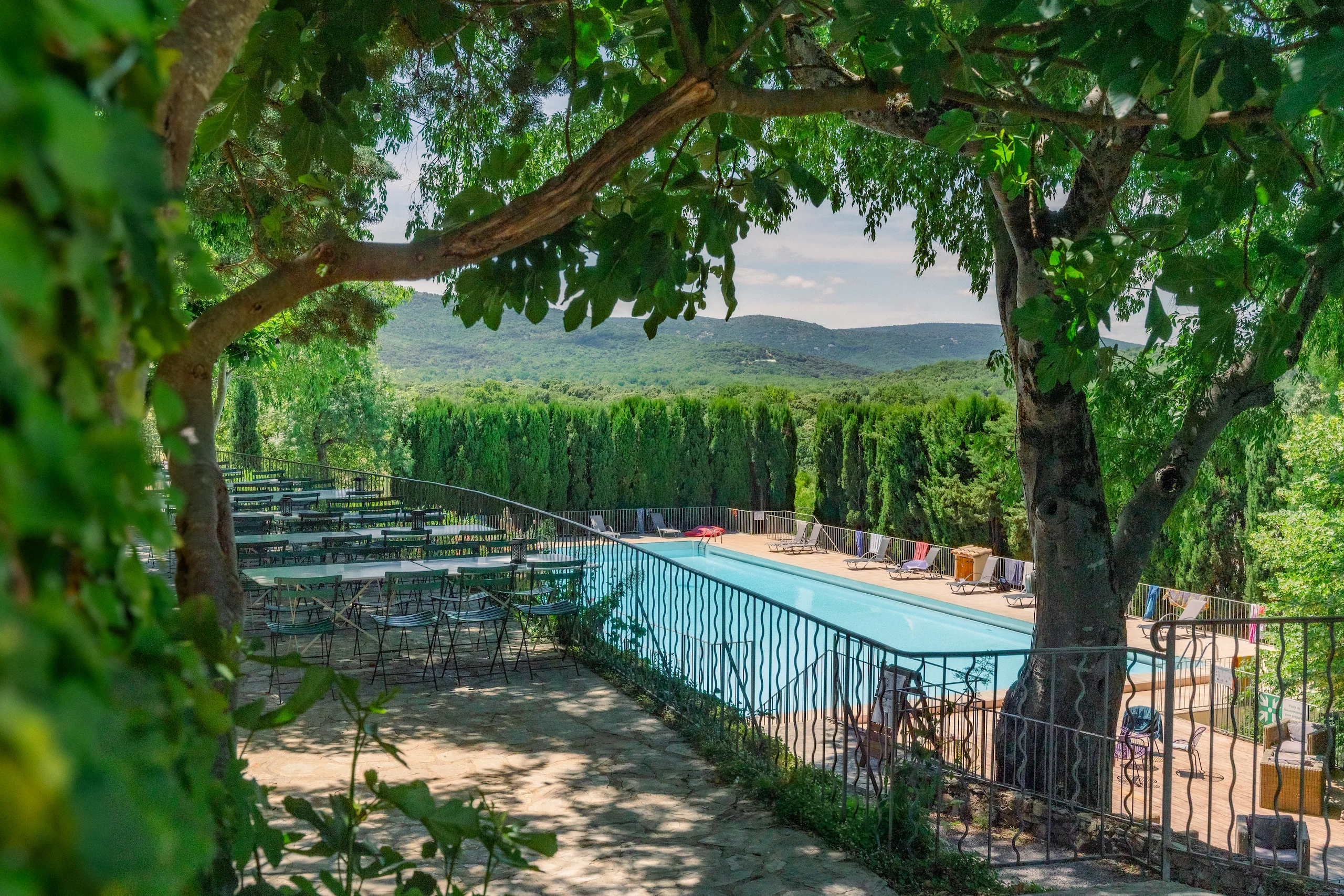 Piscine et nature au Hameau de l'Étoile