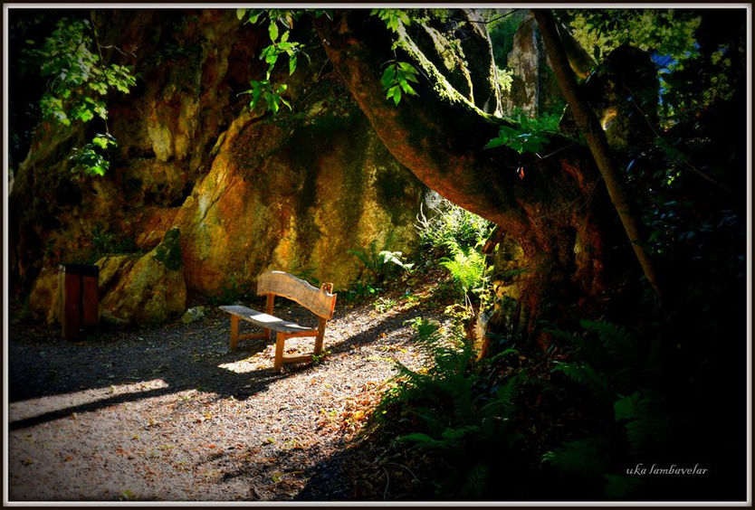 Tomamos un descanso? Parque Mitológico de la Mina Pepita. Solares. Cantabria.