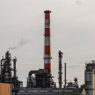 Pengurangan Limbah Industri Melalui Regulasi Pemerintah