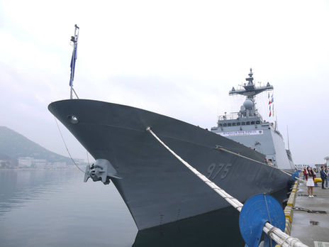 鎮海で桜と韓国海軍士官学校と軍艦、亀甲船を見る