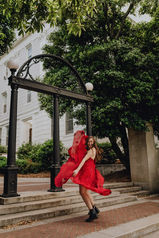uga senior photography shoot at the arch