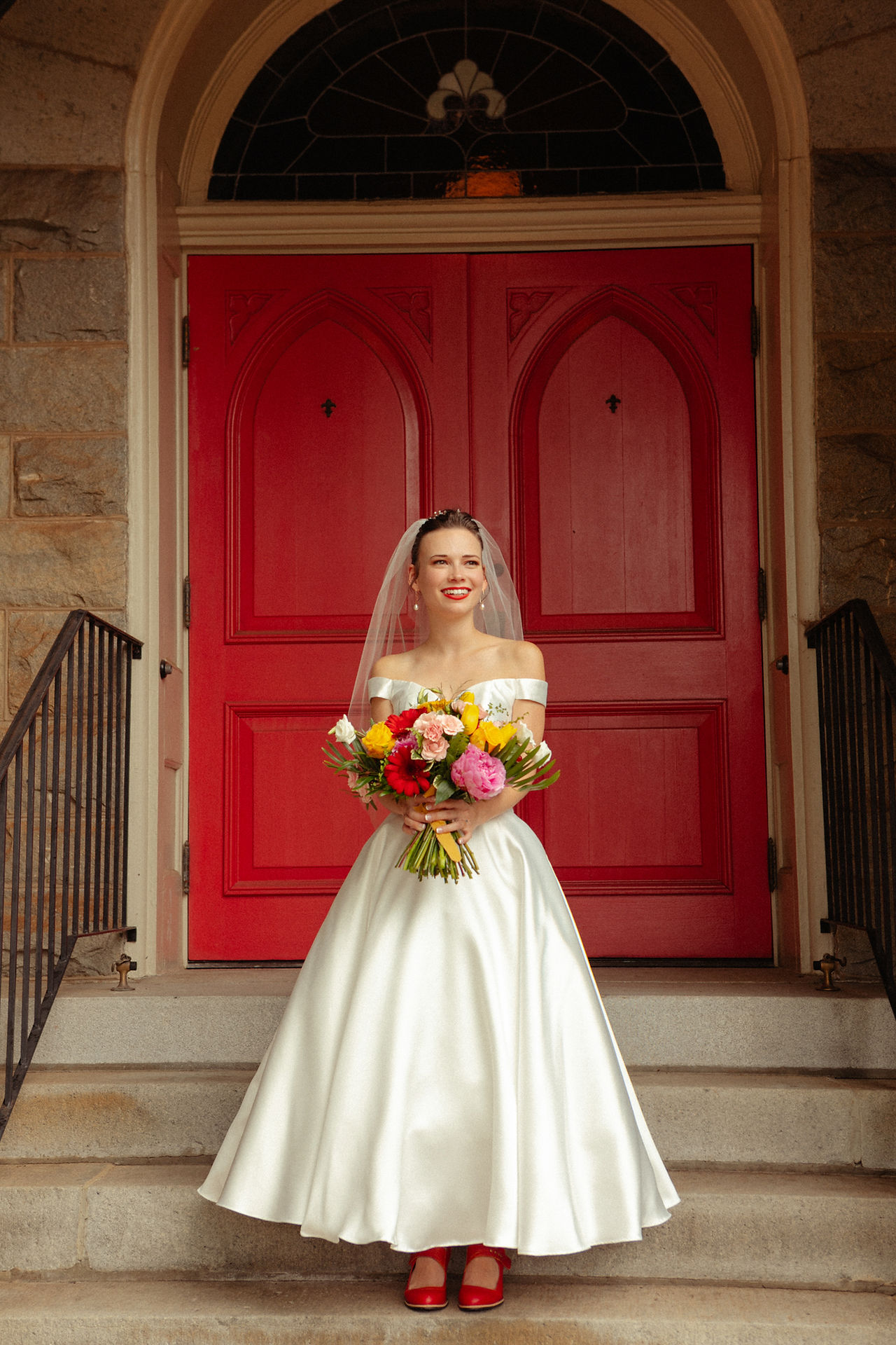atlanta wedding photographer bridal photographs red door flowers glowing bride