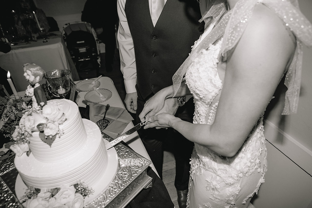 Bride and groom cutting their cake at Juliette Chapel wedding