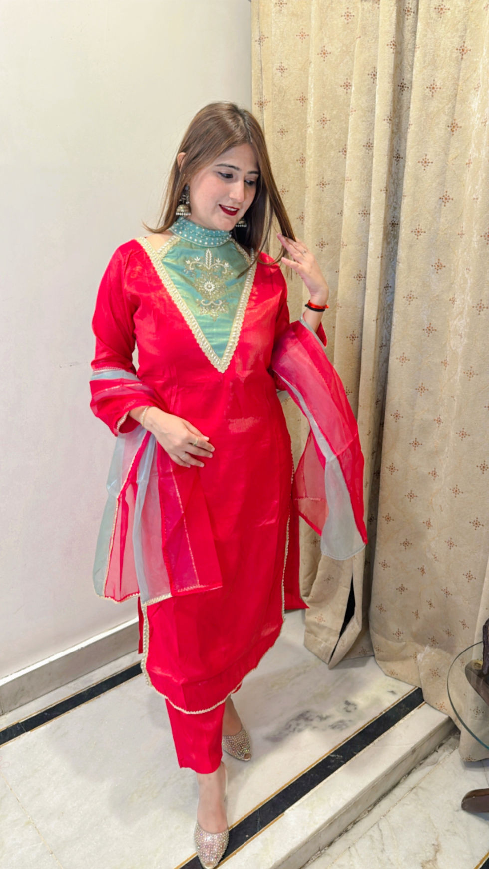 Thumbnail: Shukrana suit