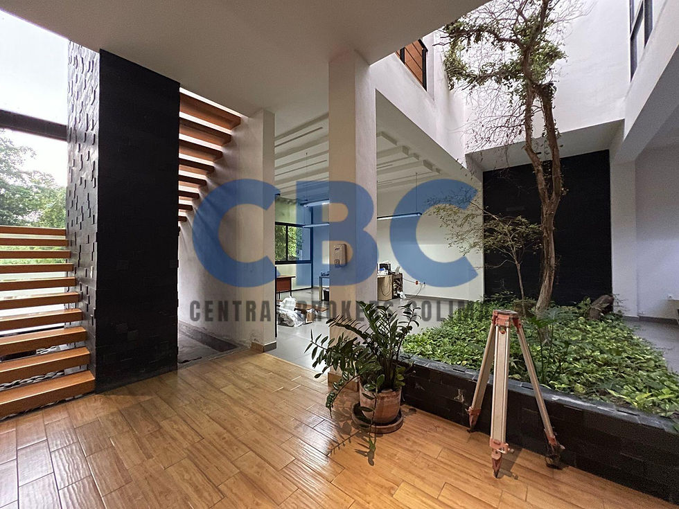 Miniatura: Moderno edificio para oficinas 