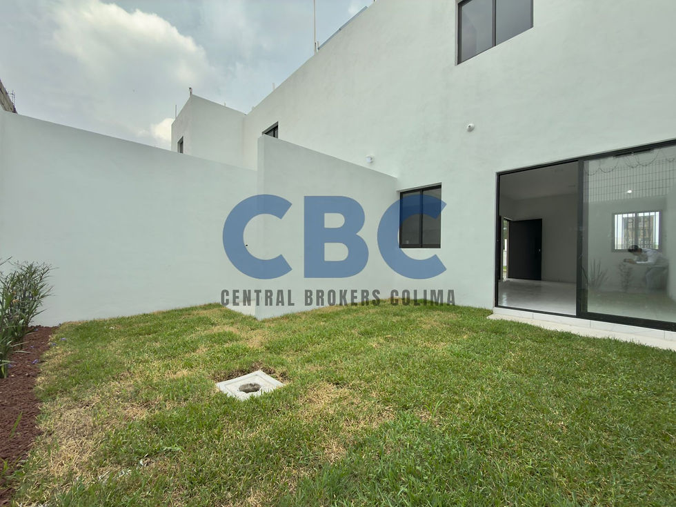 Miniatura: Casa con amplio jardín a unos pasos de Av Pablo Silva 