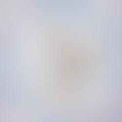 Um bebê dormindo nas nuvens