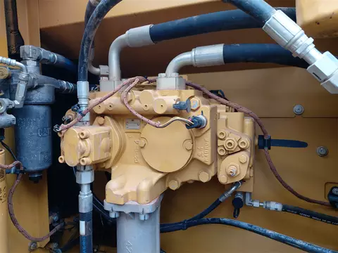 Miniature : CATERPILLAR 330 DL Année 2022