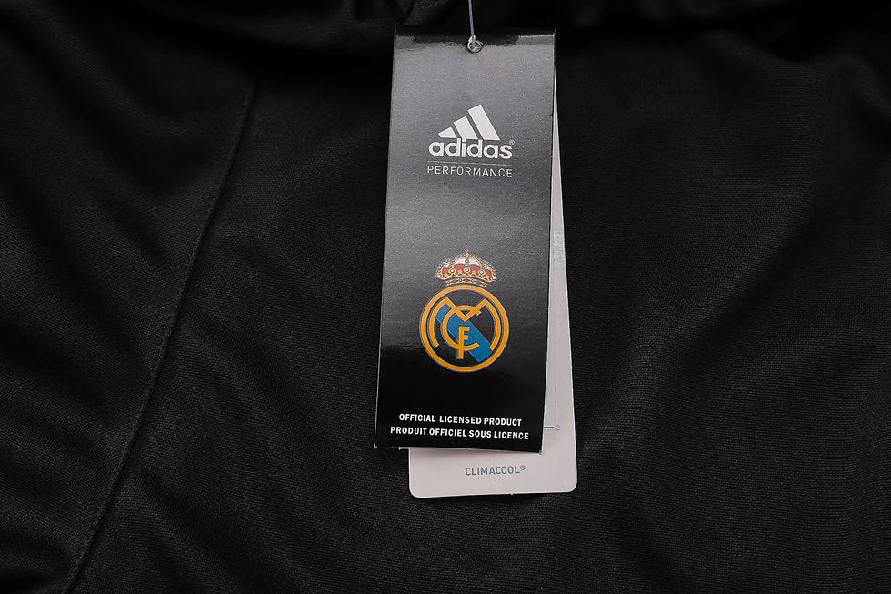 Miniatura: Real Madrid - Conjunto de Entrenamiento Balnco negro cuello tortuga
