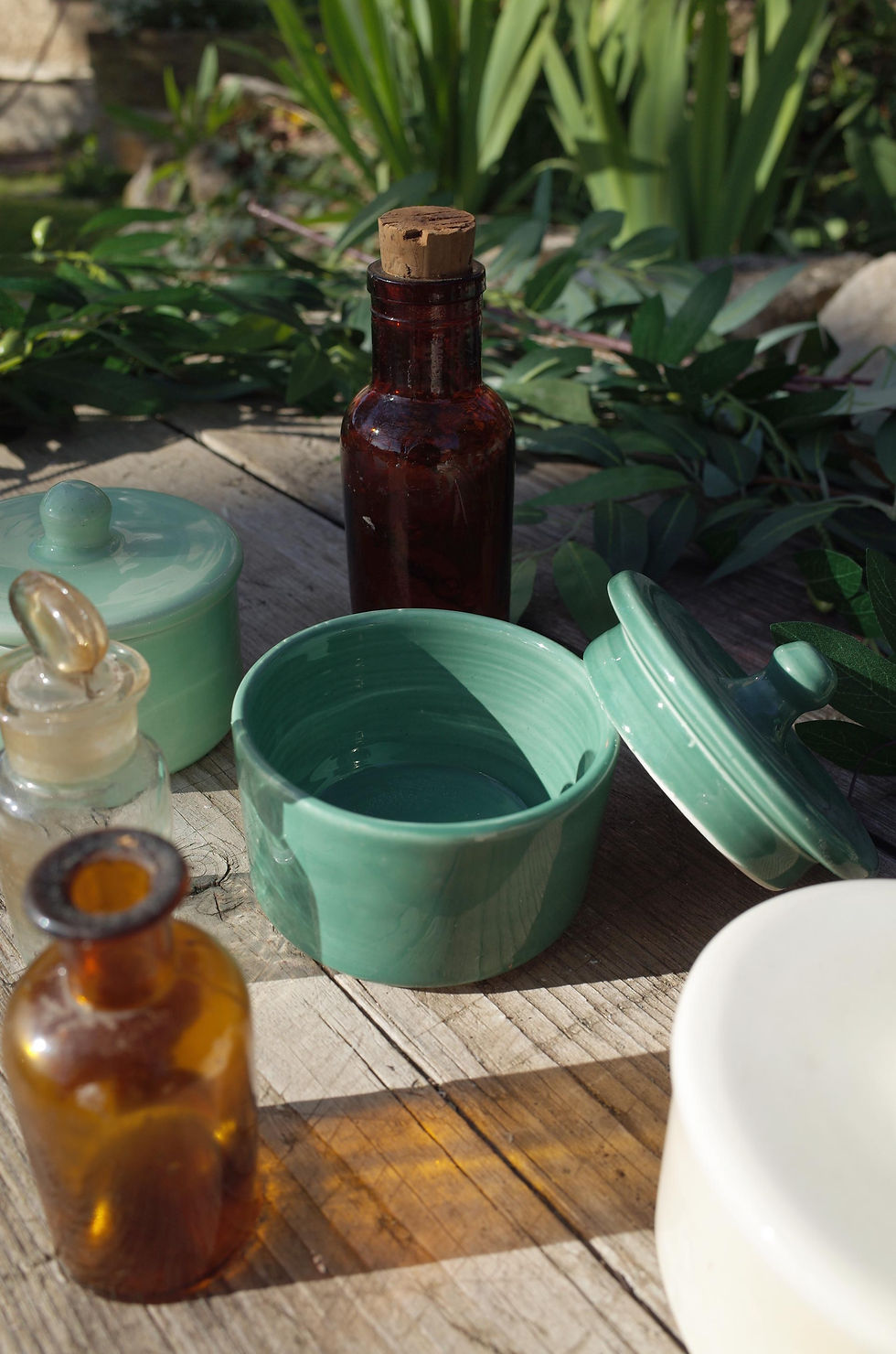 Miniature : Boite avec couvercle artisanale vernis - plusieurs coloris