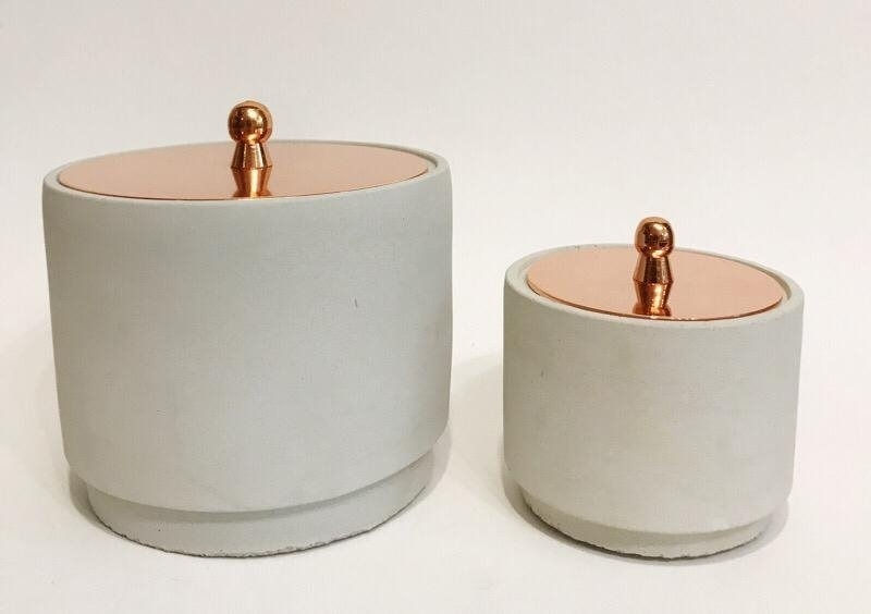 Pote Dharma em Cimento com Tampa de Metal Rosê Tamanhos