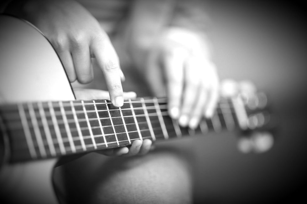 Gitarrenlehrer gibt Tipps