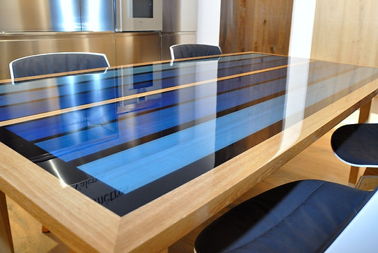 Table bois massif et résine epoxy