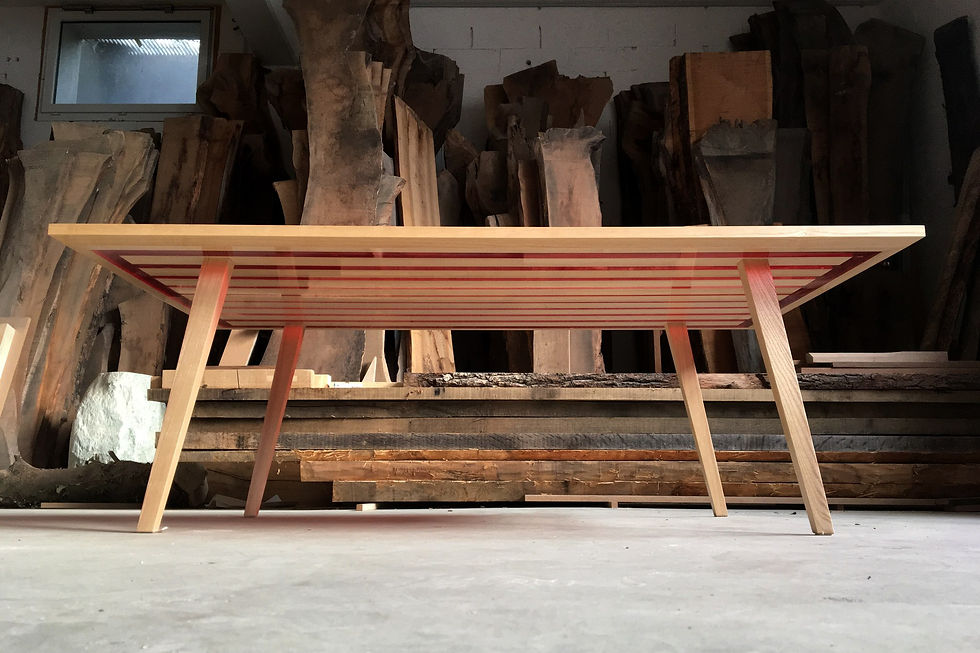 Table bois massif et résine