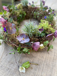 Sustainable, slightly wild, eco-friendly natural funeral flowers with a low carbon footprint based in South Yorkshire