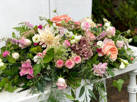 Sustainable, slightly wild, eco-friendly natural funeral flowers with a low carbon footprint based in South Yorkshire