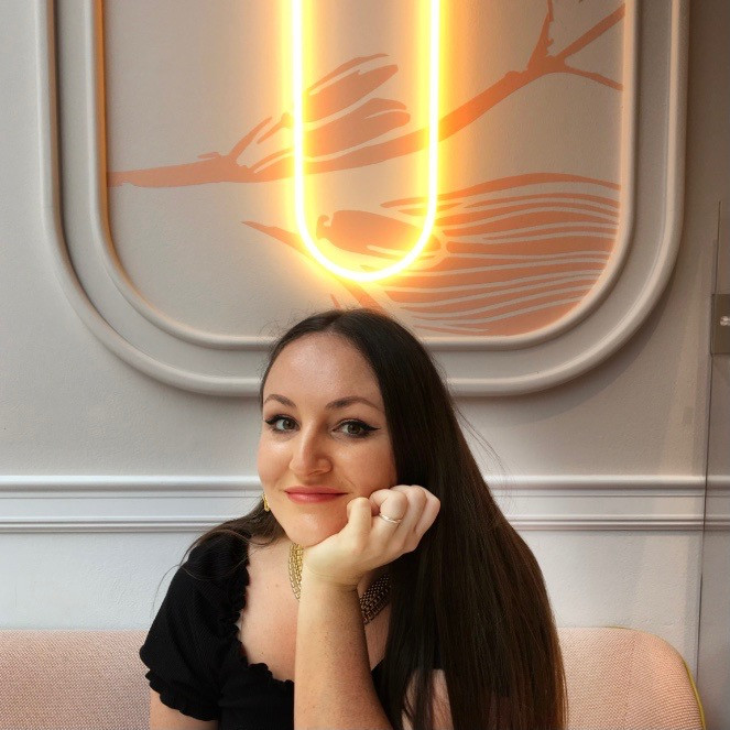 EllaMia, St Martins Lane, Covent Garden, towngirlcountrygirl, TownGirlCountryGirl, pink velvet sofa, White neon, covent garden cafe
